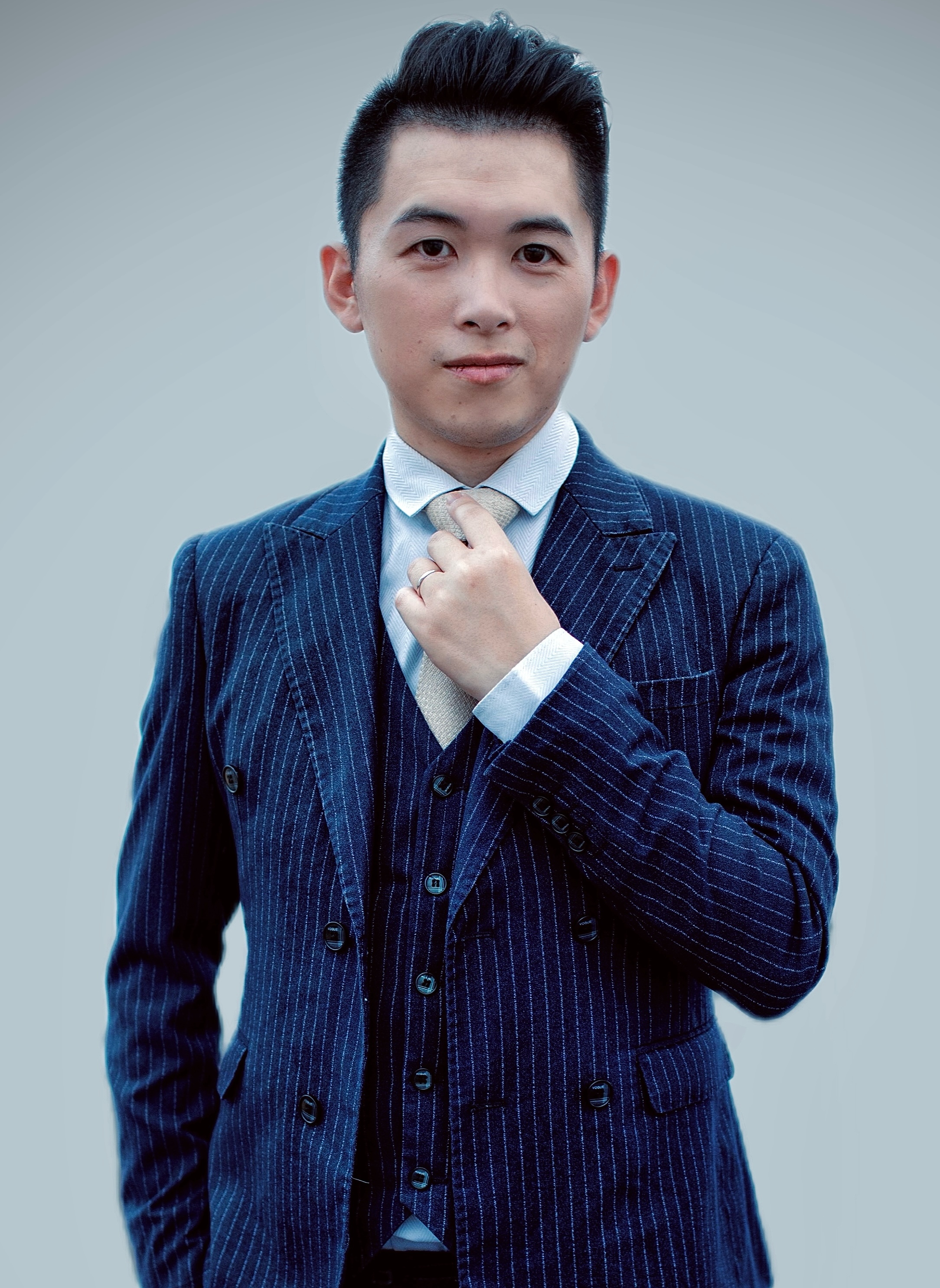 Ken Hui 導師照片,兒童心理輔導師,專注於兒童遊戲治療